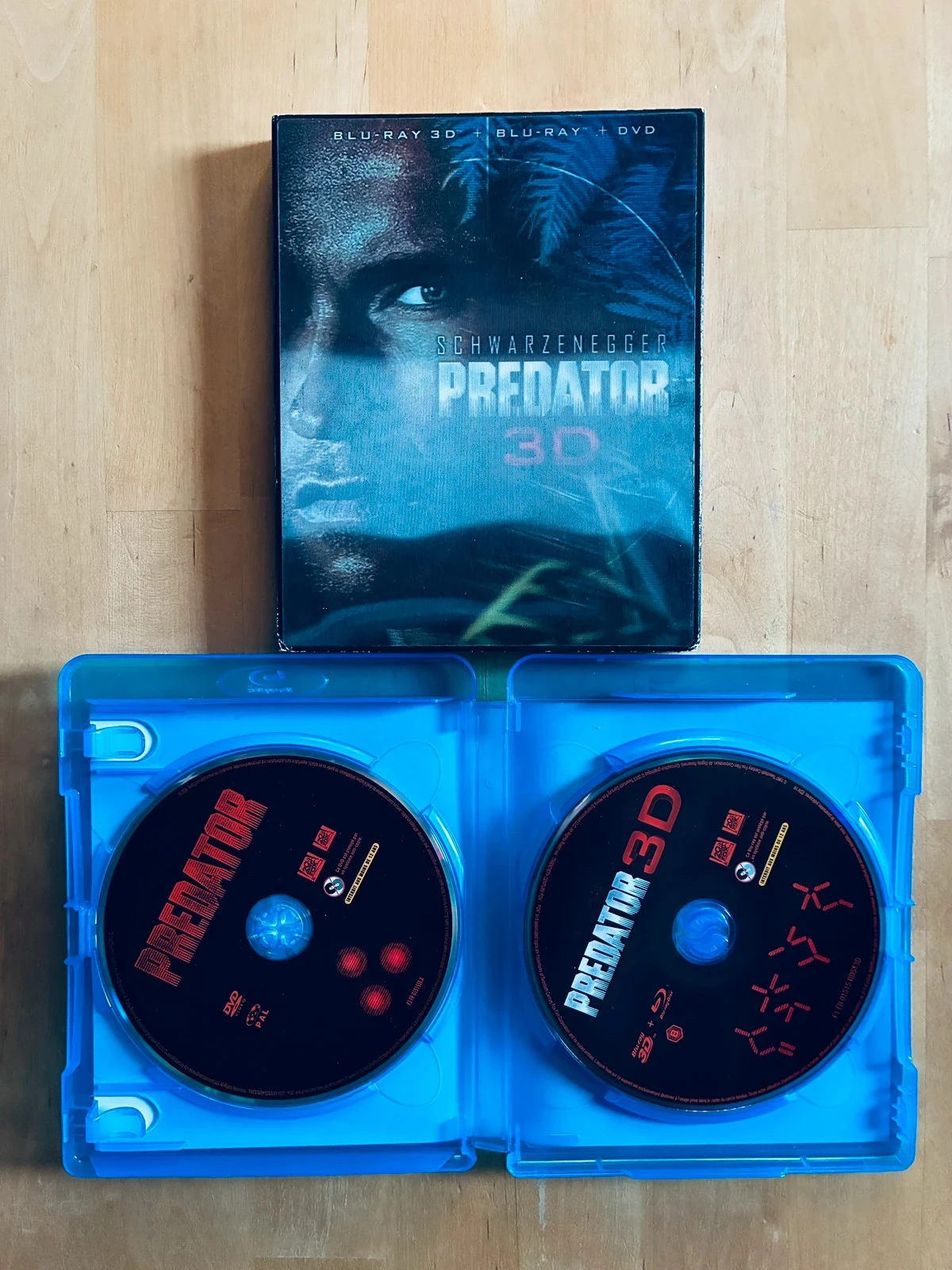 Blu-ray 3D Blu-ray DVD Predator Arnold Schwarzenegger-cadeauset. – photo 3